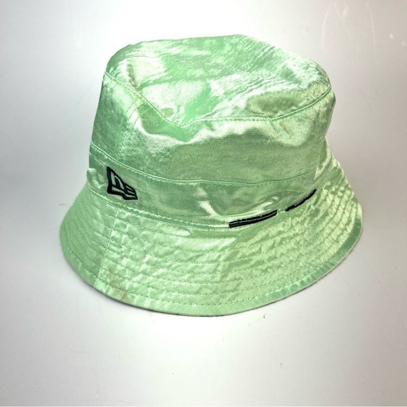 Billie Eilish Bucket Hat Official Merch 2018 Tour New Era Bills Money Reversible - Picture 2 of 6